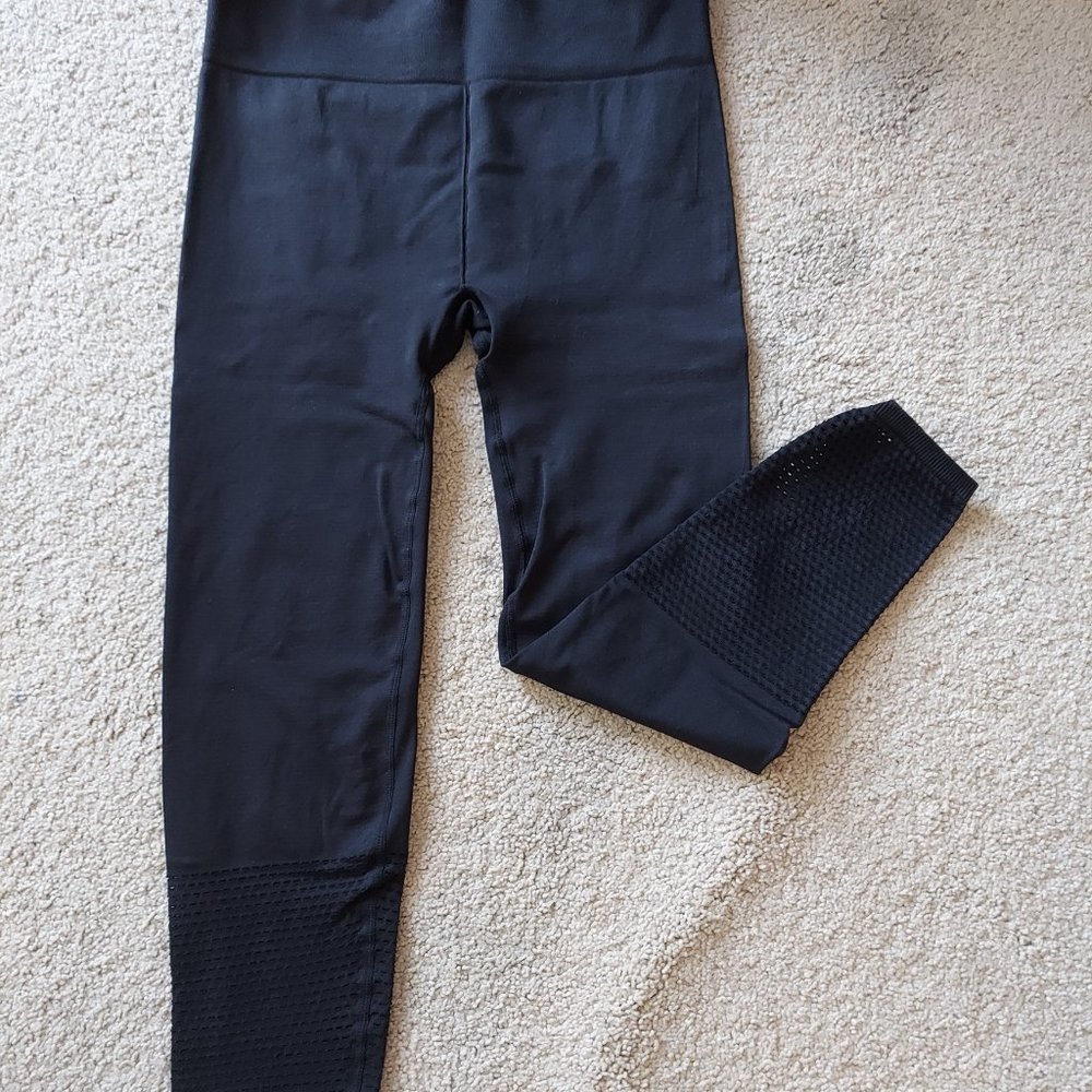 Fabletics leggings, capri